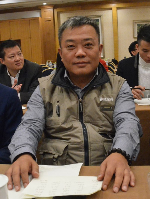 艺术涂料涂装分会副理事长吴振江